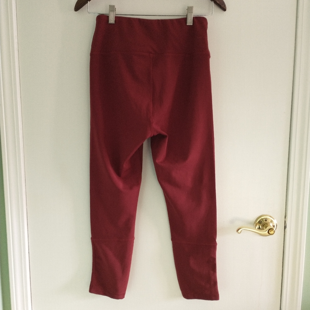 Women's wine colored Capri leggings - Picture 11 of 12